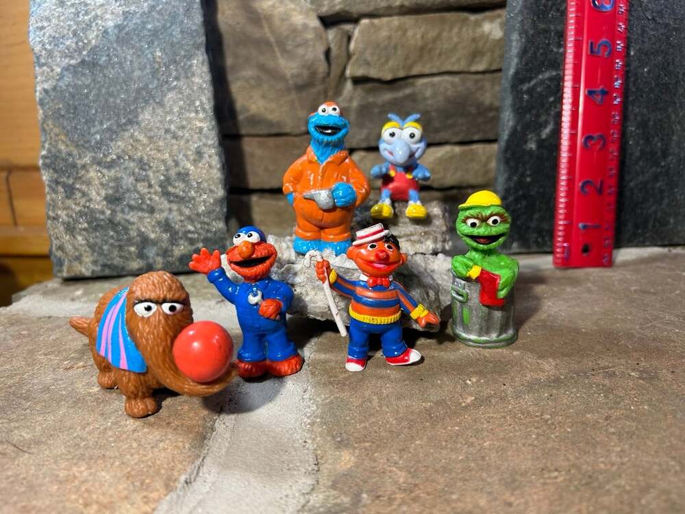 VTG Sesame Street figures , Elmo, Oscar Cookie Monster and Snuffle Cake Toppers